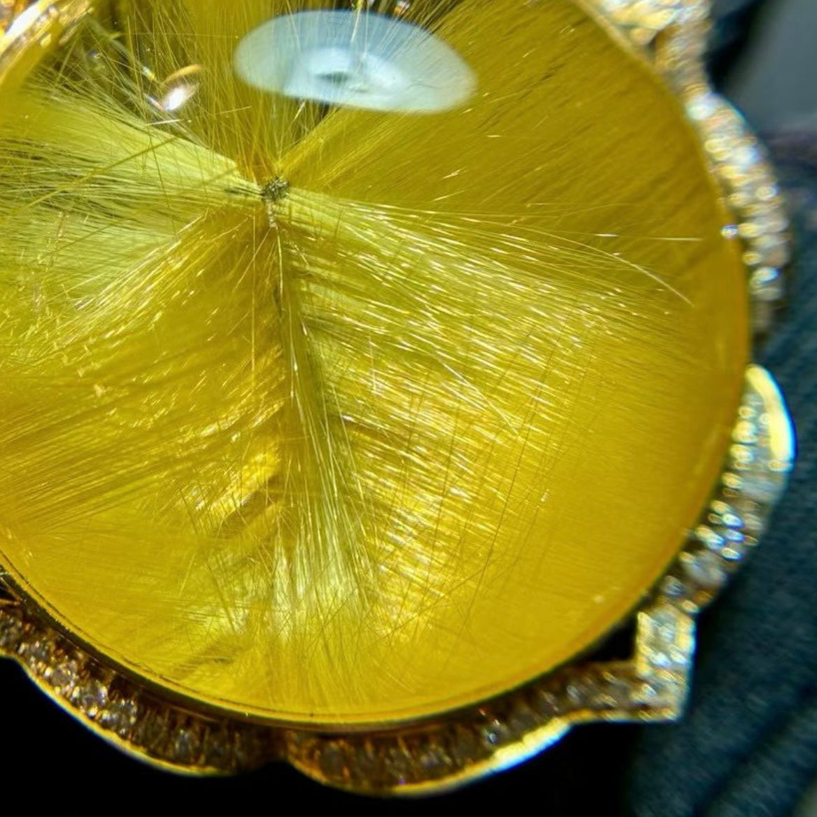 Showing the grand 37mm scale and 9.4g weight of this natural titanium crystal specimen.