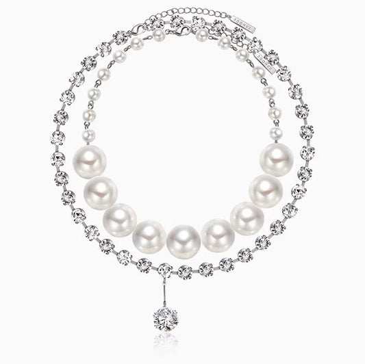 Close-up of the 28mm pearls showing their high-gloss, smooth finish and luxurious luster.
