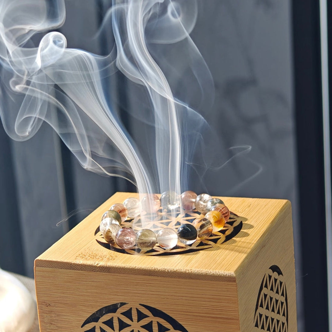The Gentle Crystals Institute™｜Crystal Cleansing & Charging Guide 2026