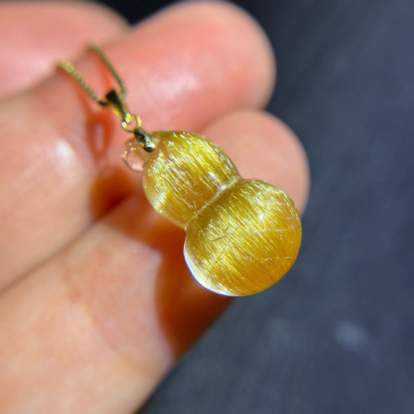 Side profile of the 22mm crystal gourd pendant showing the exquisite 18K gold craftsmanship.